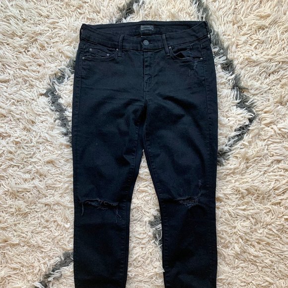 MOTHER Pants - MOTHER Looker Ankle Fray in Guilty as Sin. Size 28